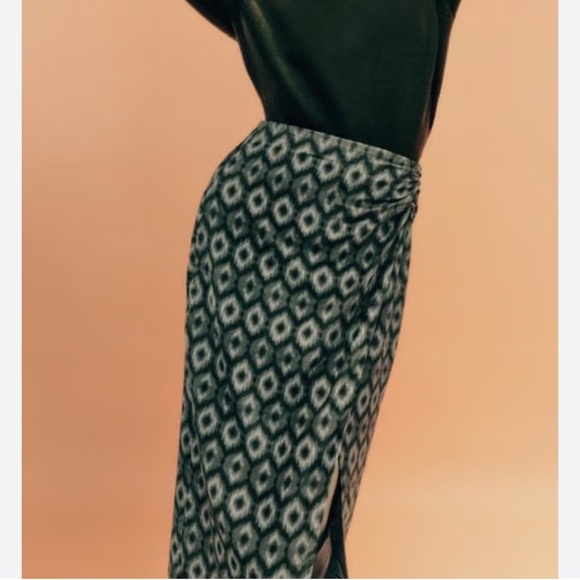 Zara Velvet Green Patterned Skirt - Picture 7 of 7